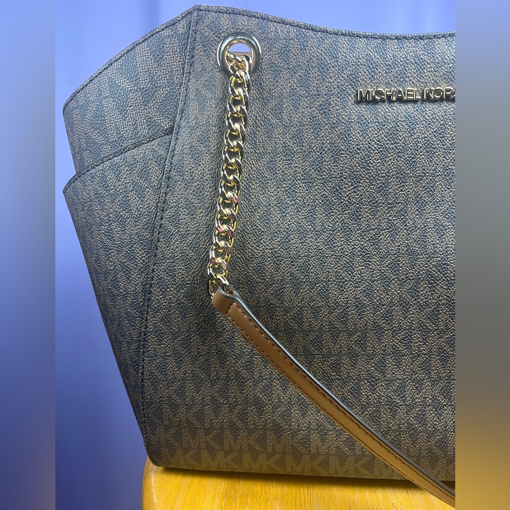 Michael Kors Brown Shoulder Bag - Picture 4 of 15
